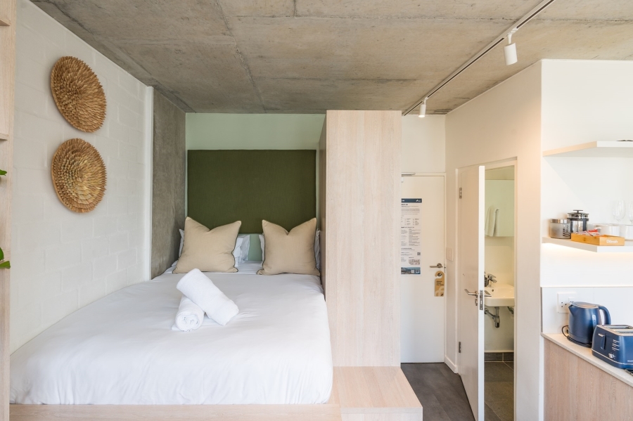 1 Bedroom Property for Sale in Sea Point Western Cape